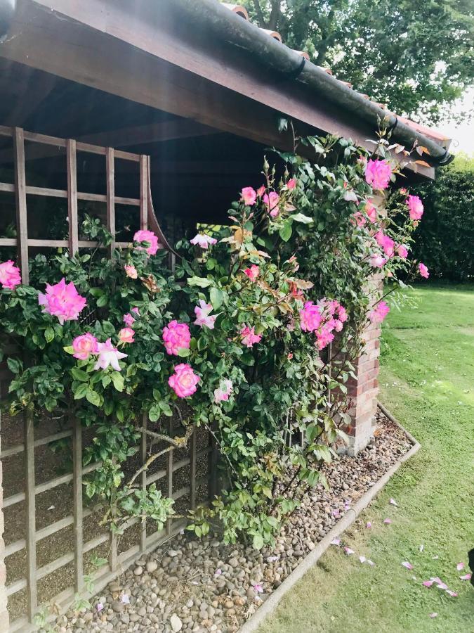 Charming Hen Cottage Countryside Retreat Lincoln Newball Exterior foto